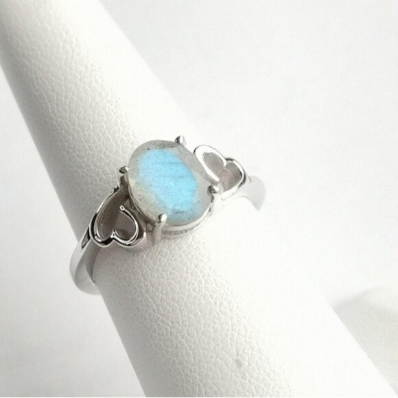 Sterling silver baby blue labradorite ring with heart accents - Picture 3 of 3